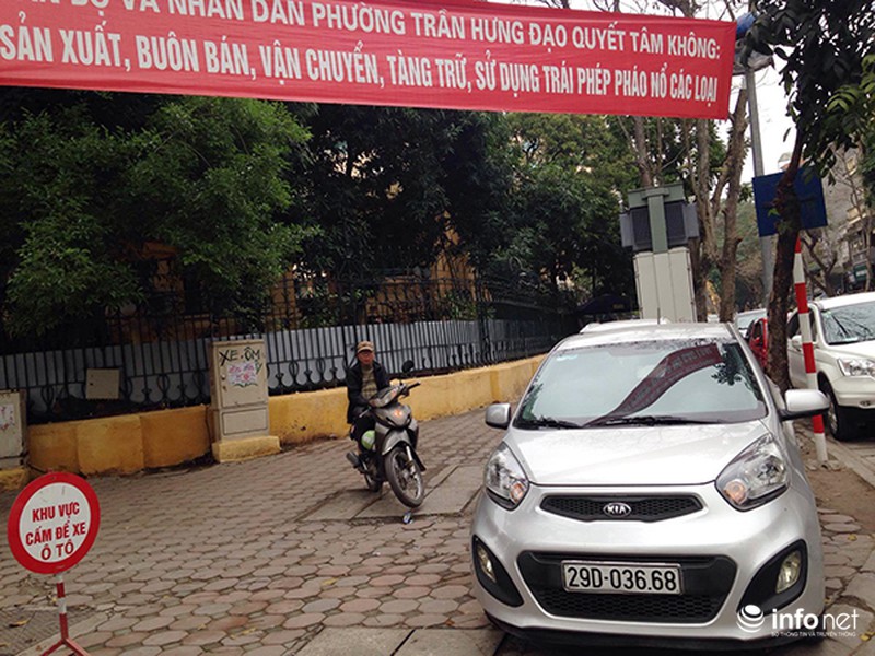 Vỉa hè của cơ quan chức năng cũng bị lấn chiếm, người đi bộ đi ở đâu? - ảnh 8