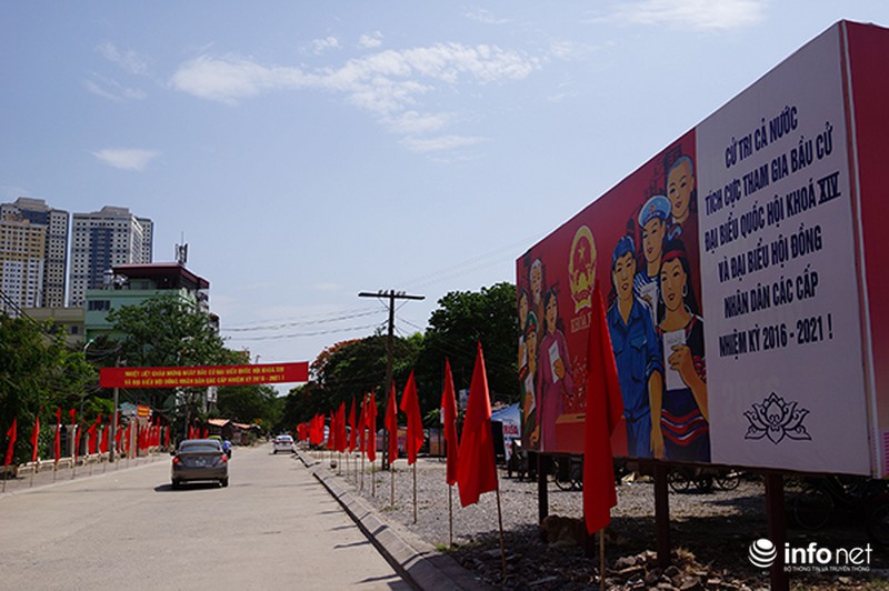 Đường phố Hà Nội rực rỡ cờ hoa chào đón ngày bầu cử - ảnh 5