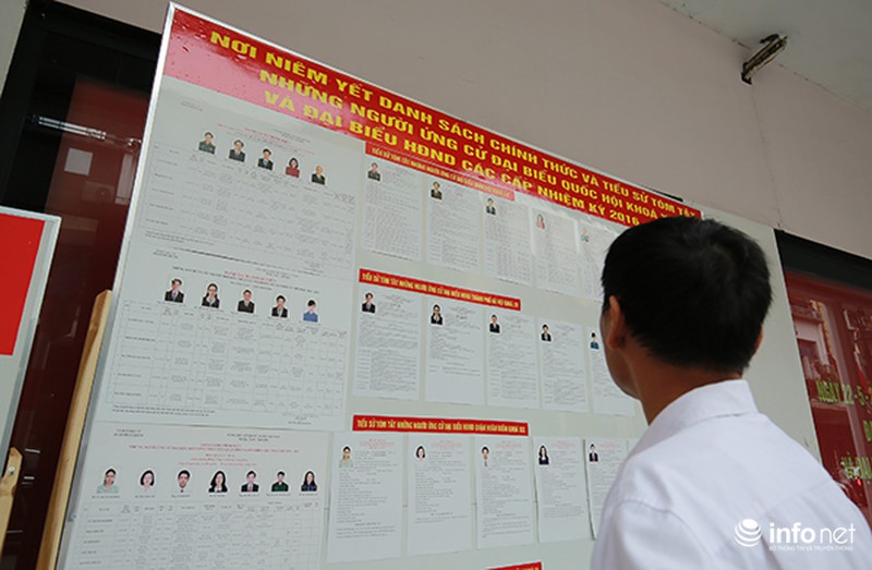 Đường phố Hà Nội rực rỡ cờ hoa chào đón ngày bầu cử - ảnh 10