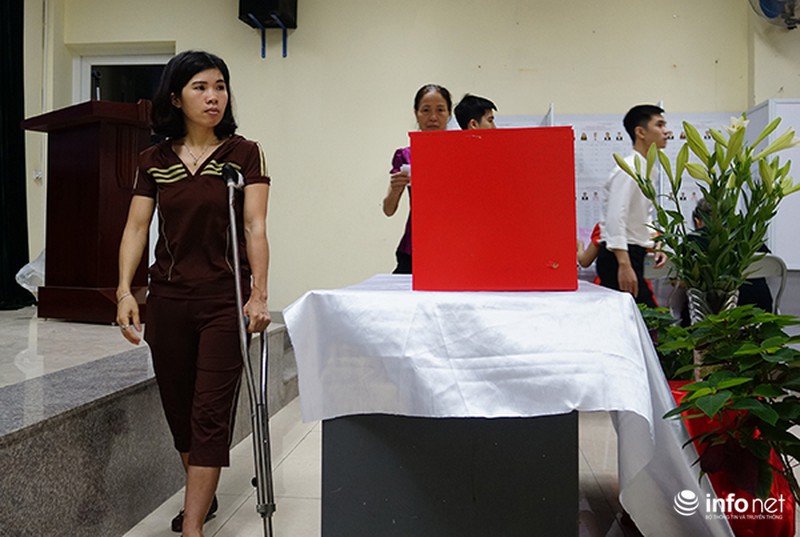 Thức trắng đêm làm bài thơ về ngày bầu cử - ảnh 4