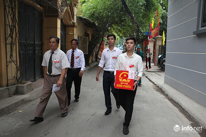 Thức trắng đêm làm bài thơ về ngày bầu cử - ảnh 5