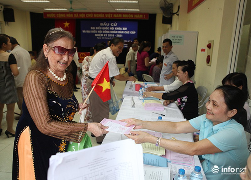 Thức trắng đêm làm bài thơ về ngày bầu cử - ảnh 1