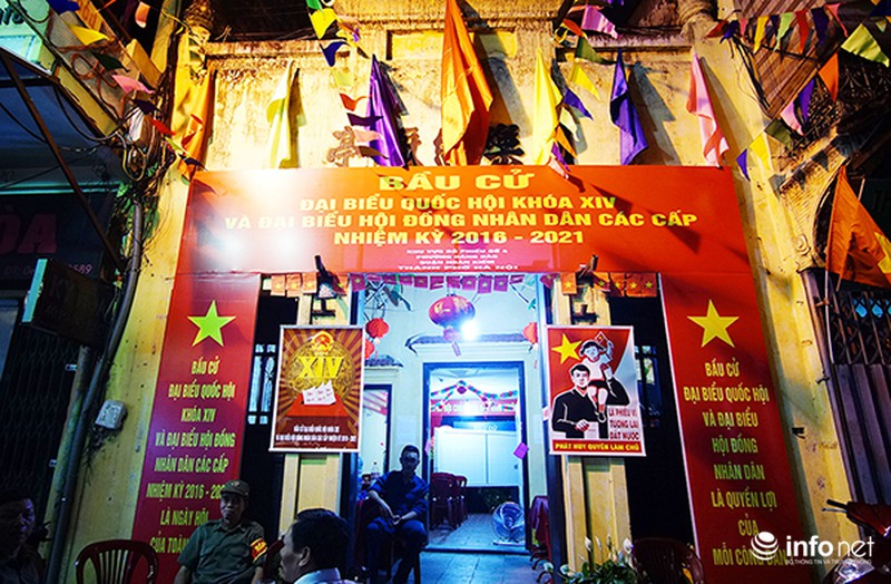 Những người trắng đêm đảm bảo an ninh cho các điểm bầu cử - ảnh 2