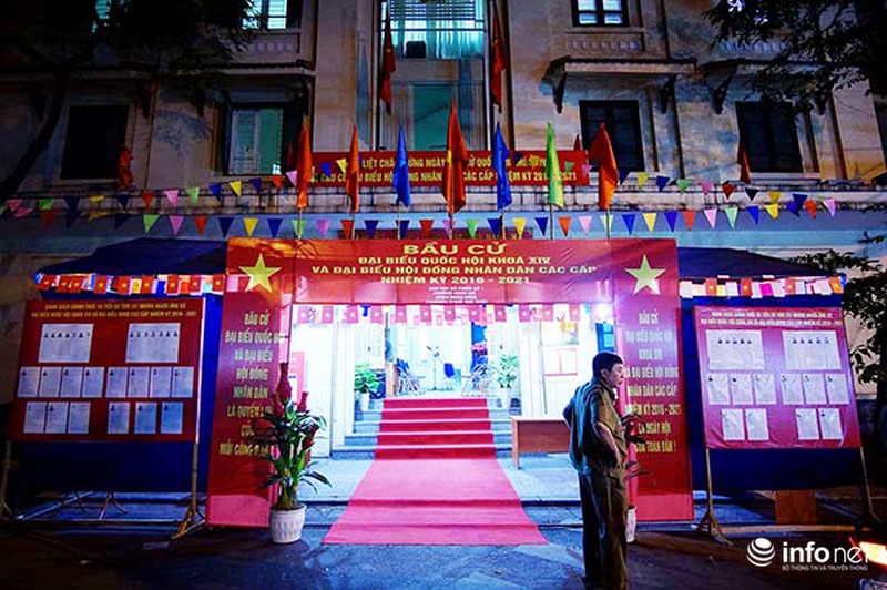 Những người trắng đêm đảm bảo an ninh cho các điểm bầu cử - ảnh 4