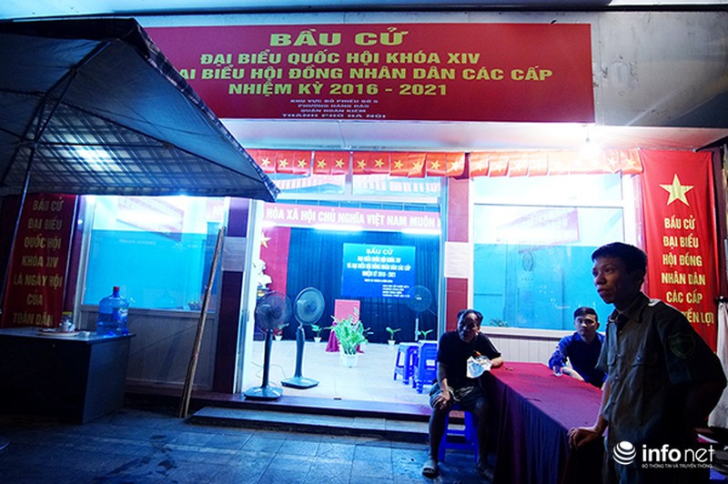 Những người trắng đêm đảm bảo an ninh cho các điểm bầu cử - ảnh 5