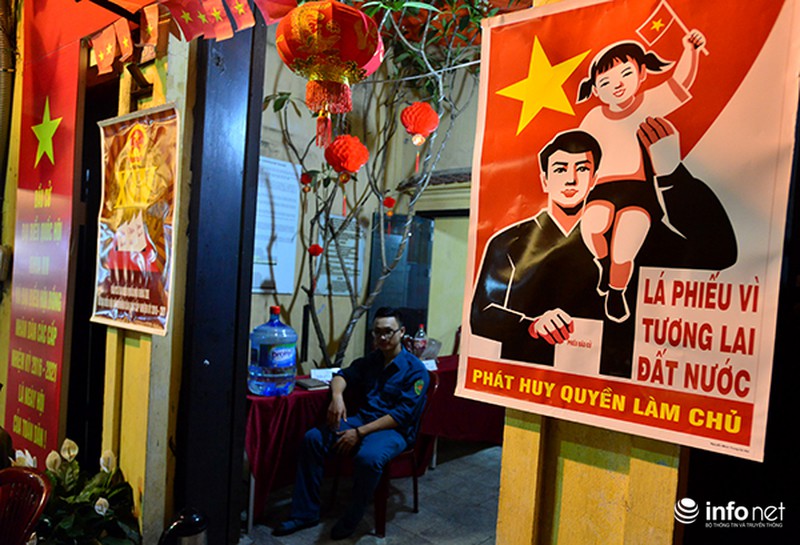 Những người trắng đêm đảm bảo an ninh cho các điểm bầu cử - ảnh 6