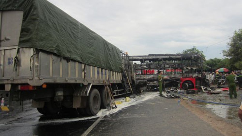 Phó Thủ tướng yêu cầu khẩn trương giải quyết hiện trường vụ tai nạn ở Bình Thuận - ảnh 1