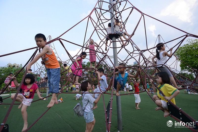 Trẻ em Hà Nội thiếu thốn sân chơi - ảnh 11
