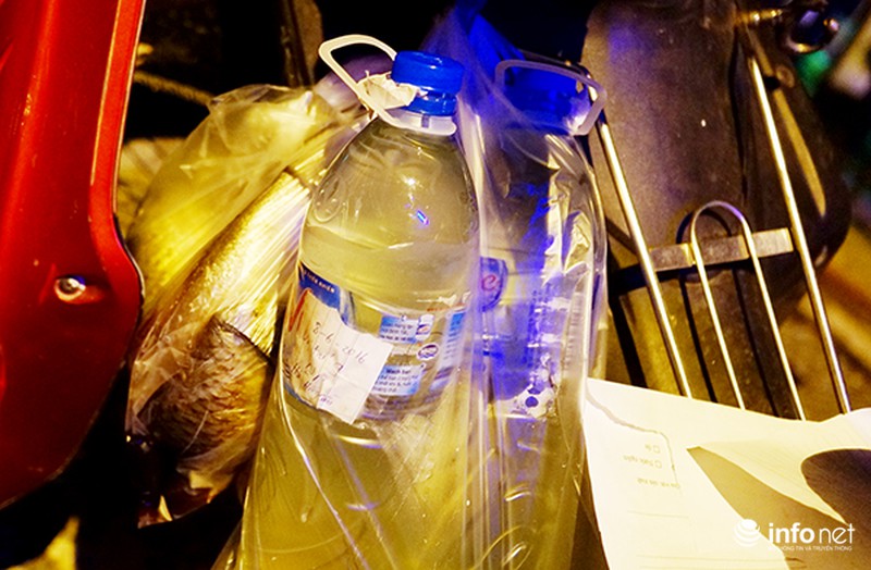 Hé lộ những nghi vấn đầu tiên về nguyên nhân cá chết trắng mặt hồ Hoàng Cầu - ảnh 7