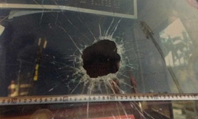 Truy tìm đối tượng ném đá vào xe khách tại Tuyên Quang - ảnh 1