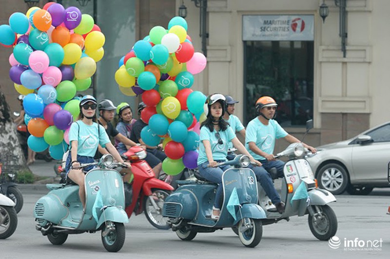 70 năm Vespa: Cận cảnh dàn xe Vespa cổ kim diễu hành tại Hà Nội - ảnh 4