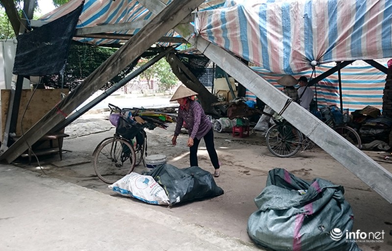 Đùa giỡn tử thần khi mưu sinh dưới chân cột điện cao thế - ảnh 4