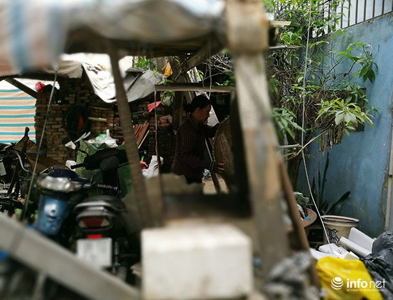 Đùa giỡn tử thần khi mưu sinh dưới chân cột điện cao thế - ảnh 7