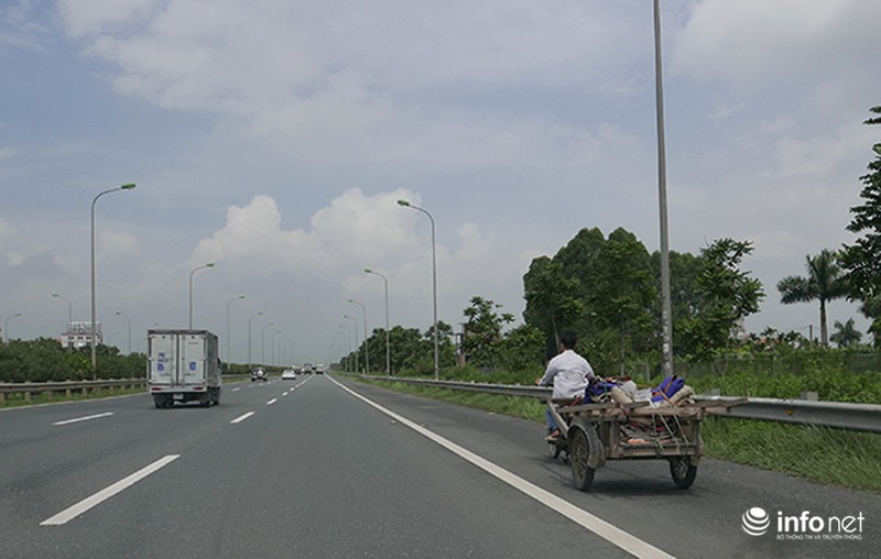 Vẫn loạn giao thông trên Đại lộ Thăng Long - ảnh 8