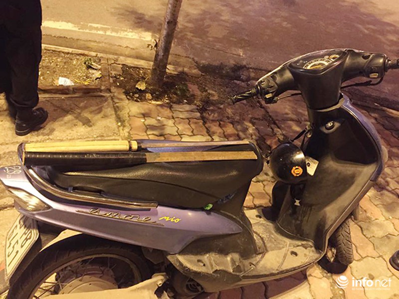 Bắt giữ 2 thanh niên mang dao tự chế đi dạo phố - ảnh 2