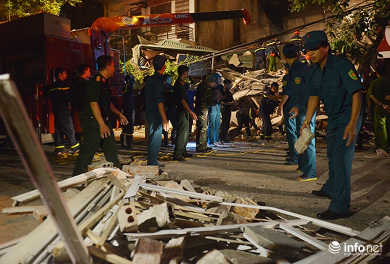 7 giờ làm việc không nghỉ từ nửa đêm giải cứu nạn nhân vụ sập nhà 43 Cửa Bắc - ảnh 2