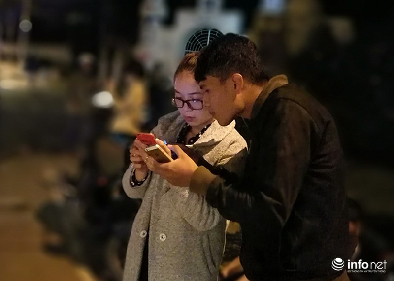 Bạn trẻ đua nhau ra đường