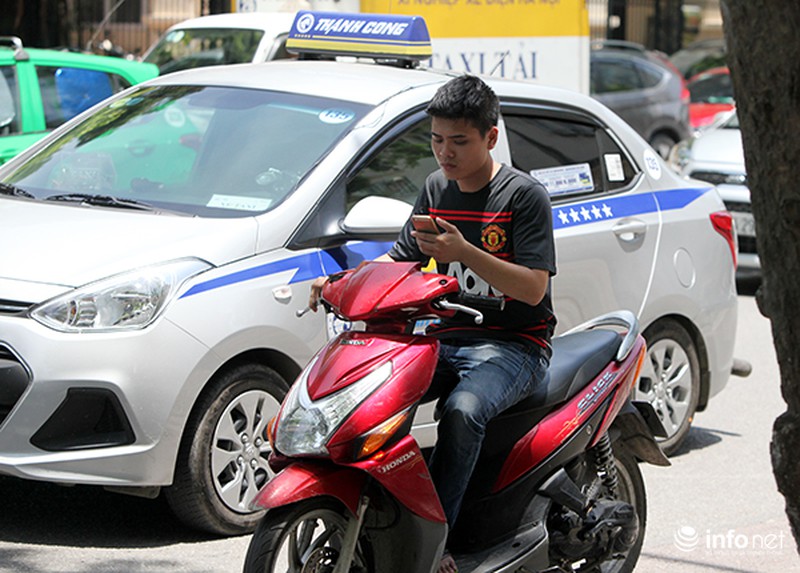 Hà Nội: Nhiều người bị xử phạt vì chơi Pokemon Go - ảnh 3