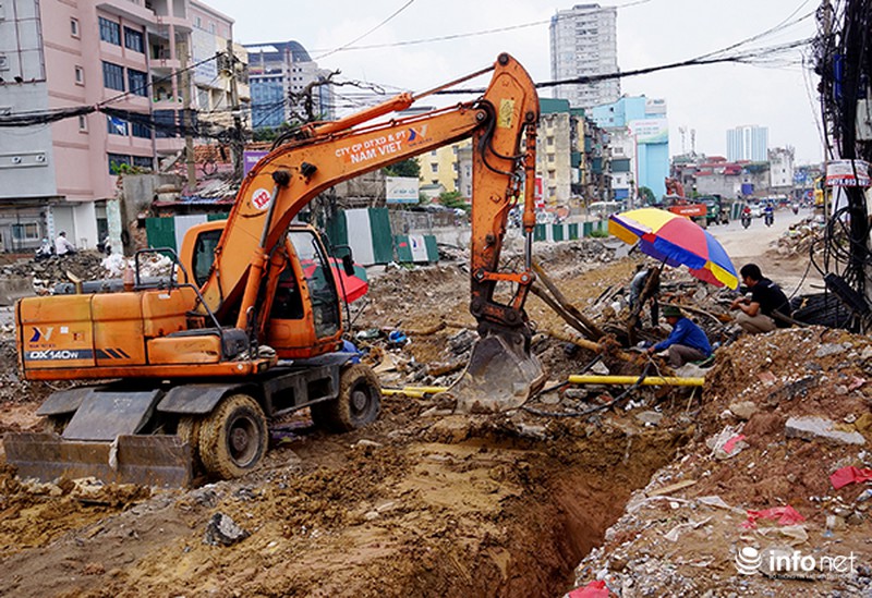 1.500 hộ dân bị mất tín hiệu điện thoại do đào đường ống cống - ảnh 1