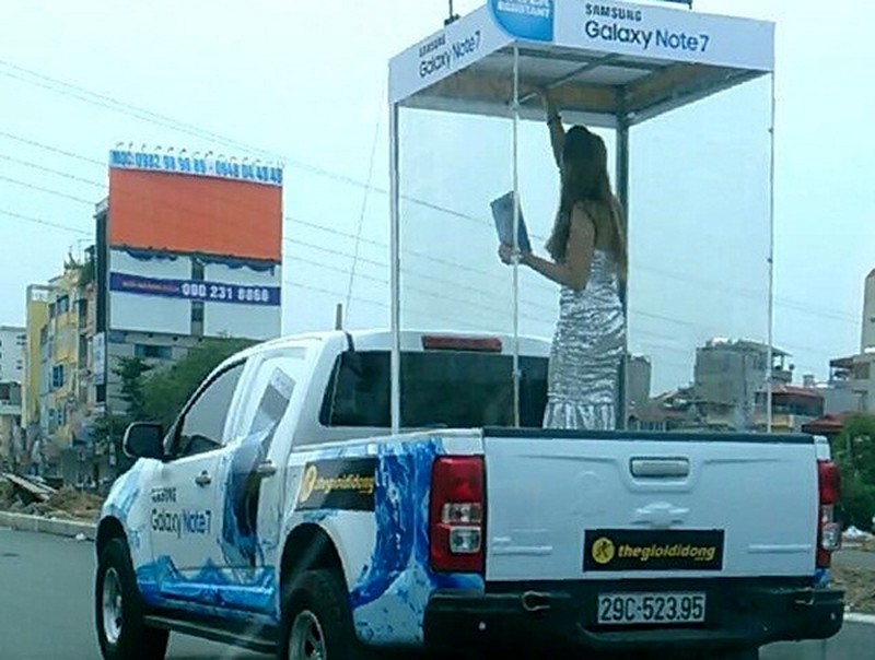 Xử phạt lái xe chở cô gái bị