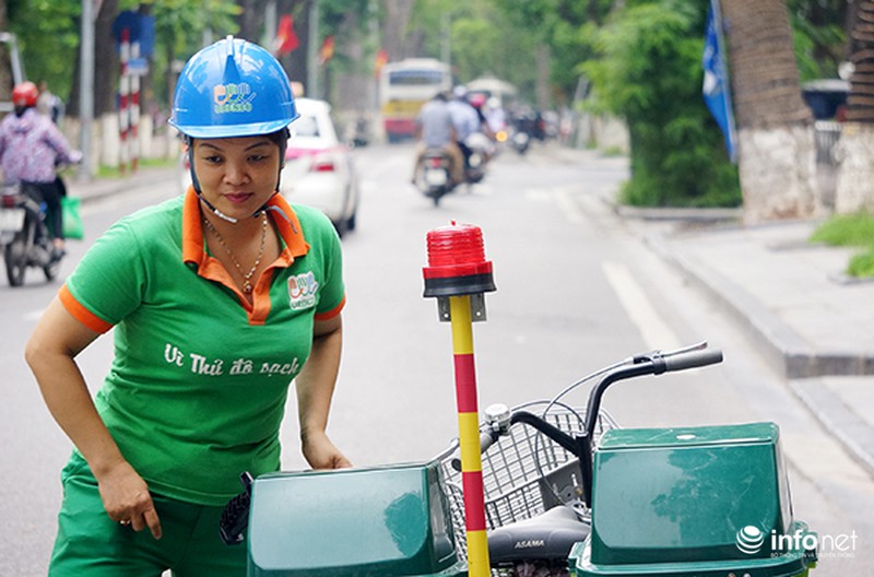 Mới mẻ hình ảnh xe đạp dọn rác ở Thủ đô - ảnh 2