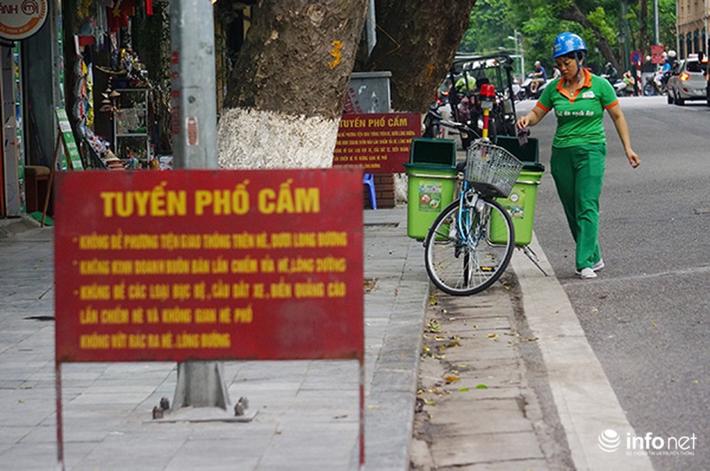 Mới mẻ hình ảnh xe đạp dọn rác ở Thủ đô - ảnh 4