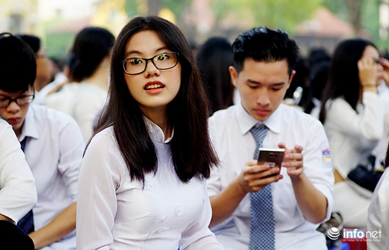 Nữ sinh trường Bưởi rạng ngời trong ngày khai giảng - ảnh 3
