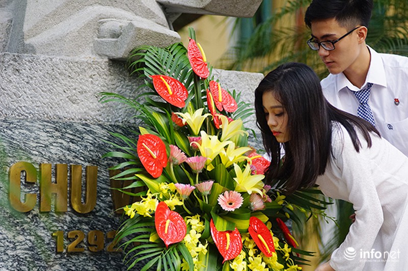 Nữ sinh trường Bưởi rạng ngời trong ngày khai giảng - ảnh 8