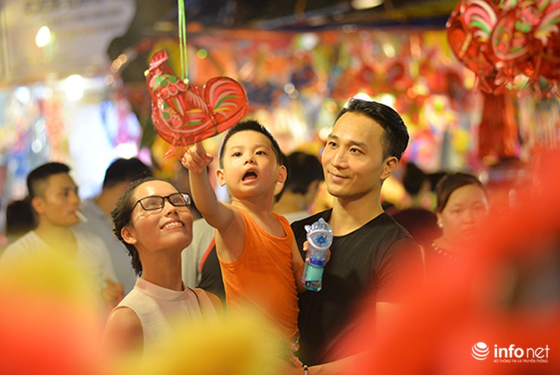 Sát Trung thu, Hàng Mã ngập sắc màu đồ chơi truyền thống - ảnh 1