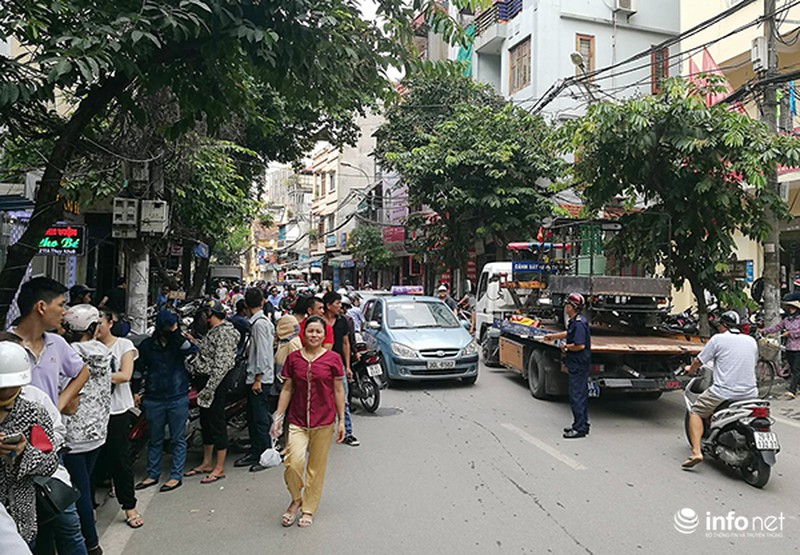 Xếp hàng dài hàng trăm mét chờ mua bánh trung thu - ảnh 10