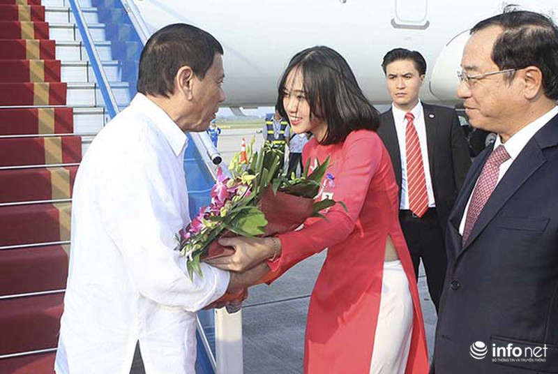 Tổng thống Philippines Duterte chính thức đến Hà Nội - ảnh 2