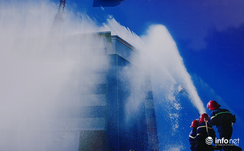 Những hình ảnh cảm động về người lính cứu hỏa và cứu hộ cứu nạn - ảnh 9