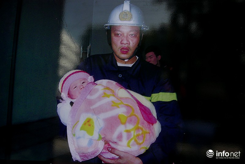 Những hình ảnh cảm động về người lính cứu hỏa và cứu hộ cứu nạn - ảnh 12