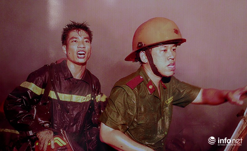 Những hình ảnh cảm động về người lính cứu hỏa và cứu hộ cứu nạn - ảnh 13