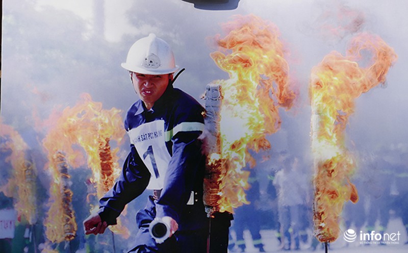 Những hình ảnh cảm động về người lính cứu hỏa và cứu hộ cứu nạn - ảnh 16