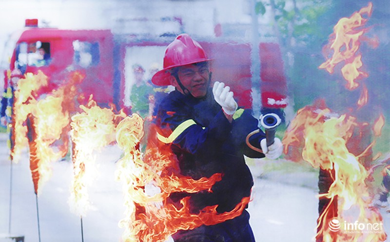 Những hình ảnh cảm động về người lính cứu hỏa và cứu hộ cứu nạn - ảnh 17