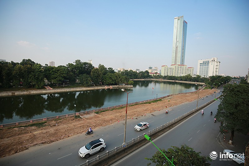 Đã di dời xong hàng cây cổ thụ trên đường Kim Mã - ảnh 1