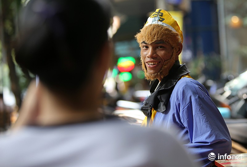 Tôn Ngộ Không múa gậy trên đường phố kiếm hàng chục triệu mỗi tháng - ảnh 4