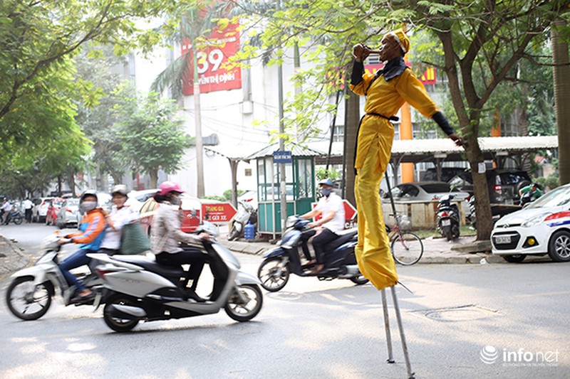 Tôn Ngộ Không múa gậy trên đường phố kiếm hàng chục triệu mỗi tháng - ảnh 8