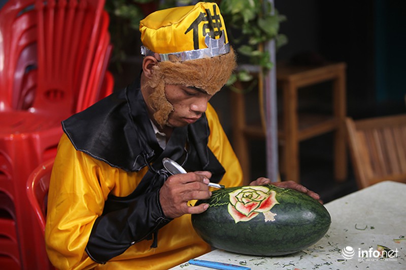 Tôn Ngộ Không múa gậy trên đường phố kiếm hàng chục triệu mỗi tháng - ảnh 10