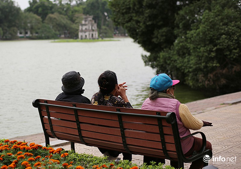 Hà Nội đón đợt rét dài ngày đầu tiên - ảnh 6