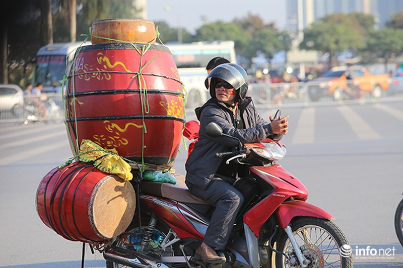 CĐV Việt Nam khuấy động không khí trước trận VN-Indonesia - ảnh 5