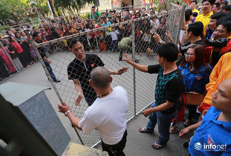 Du khách Đà Nẵng hào hứng phi thân vồ vịt trong lễ hội làng Vạn Phúc, Hà Nội - ảnh 5