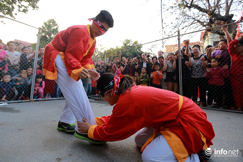 Du khách Đà Nẵng hào hứng phi thân vồ vịt trong lễ hội làng Vạn Phúc, Hà Nội - ảnh 9