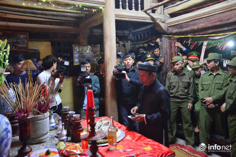 Chen nhau xem cảnh mỗi năm chỉ có 1 lần ở lễ hội Trò Trám - ảnh 3