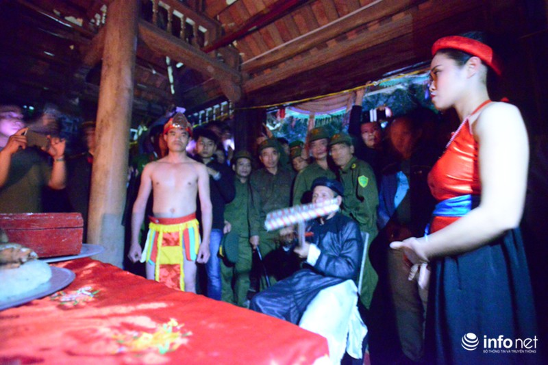 Chen nhau xem cảnh mỗi năm chỉ có 1 lần ở lễ hội Trò Trám - ảnh 6