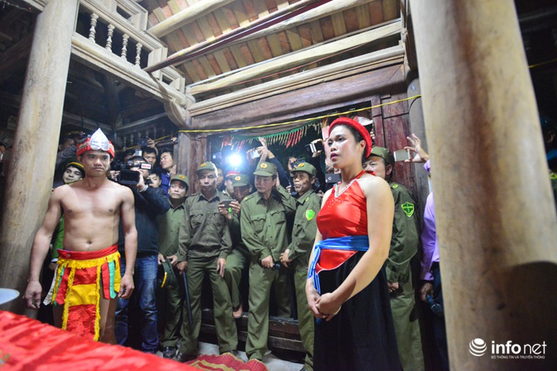 Chen nhau xem cảnh mỗi năm chỉ có 1 lần ở lễ hội Trò Trám - ảnh 8