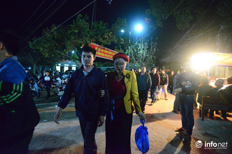 Chen nhau xem cảnh mỗi năm chỉ có 1 lần ở lễ hội Trò Trám - ảnh 11