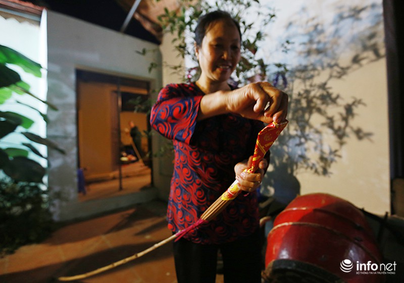 Độc đáo phong tục đầu năm xin lửa về nhà - ảnh 2