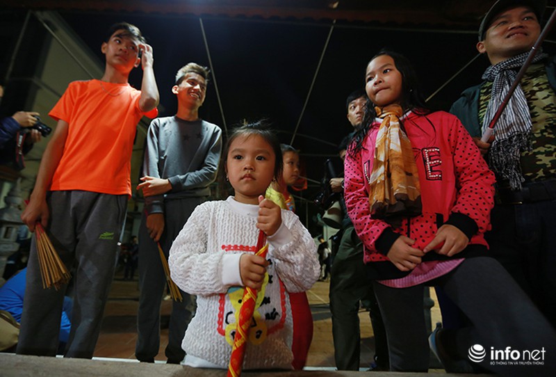 Độc đáo phong tục đầu năm xin lửa về nhà - ảnh 3